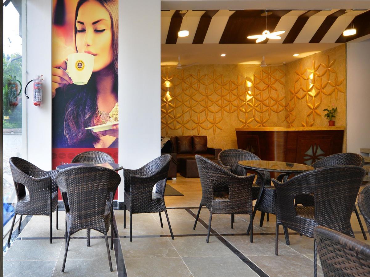 La Riviera Suites Hyderabad Exterior foto
